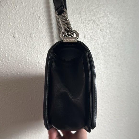 ❌SOLD❌ CHANEL Limited Edition Boy Flap Bag Chevron Lambskin Holographic Medium - Picture 13 of 16